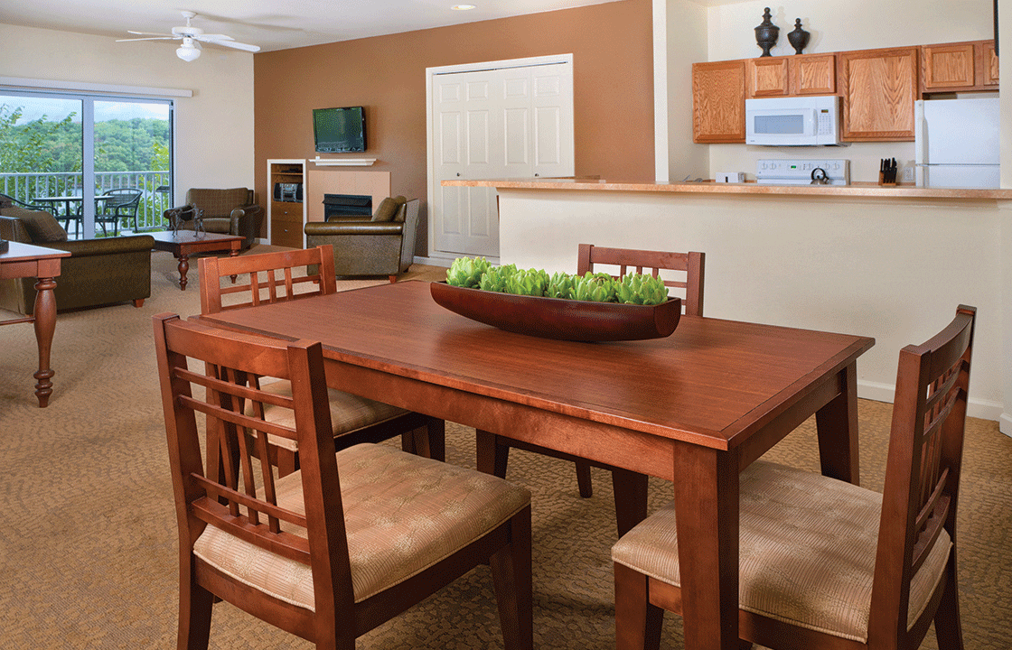 LakeOzark_3-bdrm-kitch-din-rm